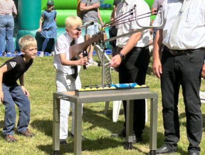 Das Sommerfest erwartet die Kinder - die Kinder erwarten das Sommerfest